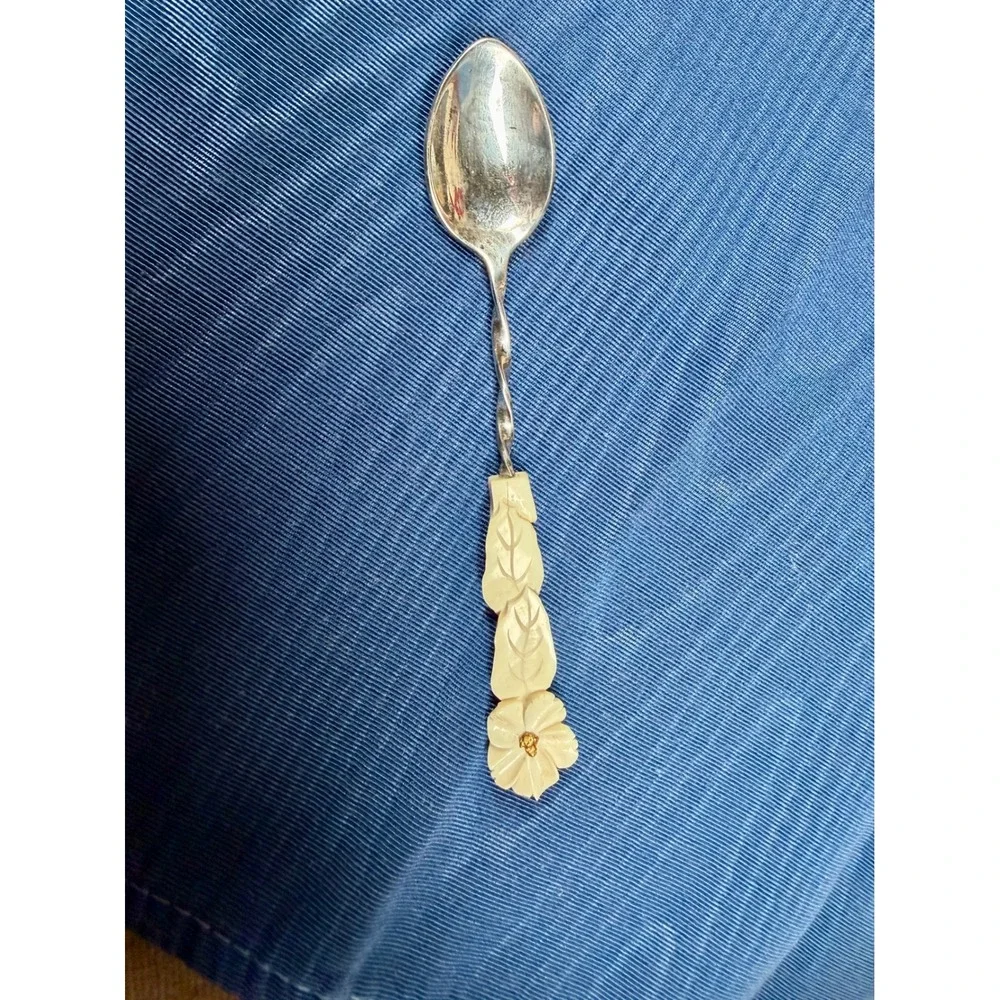 Vintage Carved Flower Leaf Handle Spoon Twisted Metal Stem Silver Tone Bowl